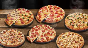 ▲達美樂即起至3月17日，精選6種口味外帶大披薩一個只要188元，加碼火腿、鳳梨、蝦仁、蘑菇4款配料，加量只要半價35元。（圖／達美樂提供）