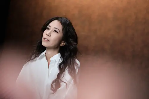 ▲莫文蔚曾因發音問題害王力宏上台後一臉尷尬。（圖／莫家寶貝工作室提供）