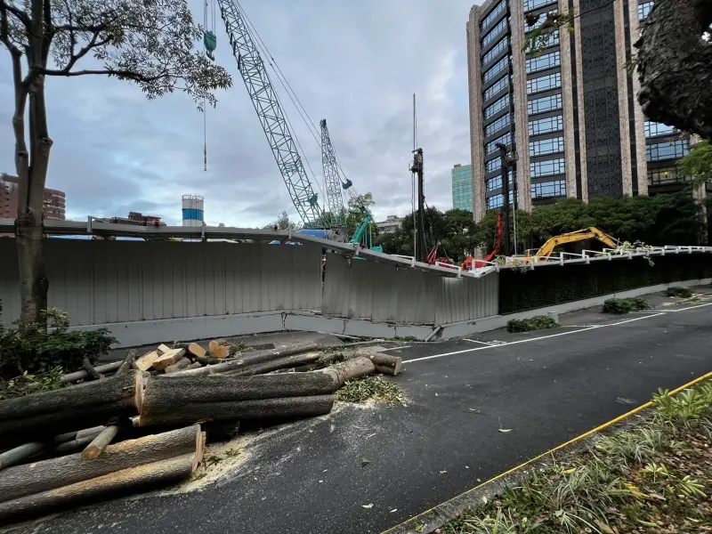 ▲北市慶城街工地路面塌陷。(圖/NOWnews今日新聞 記者張勵德拍攝)