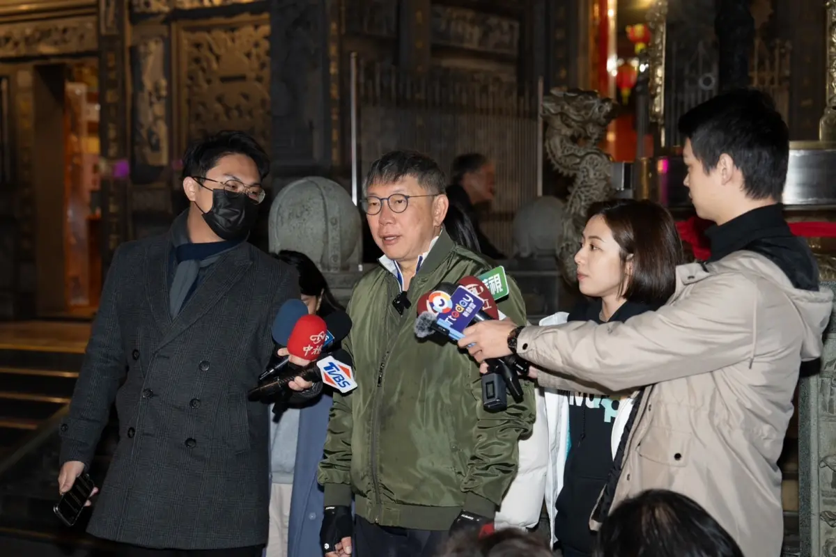 ▲民眾黨主席柯文哲「一日北高」從北投關渡宮出發，出發前受訪。（圖／民眾黨提供）