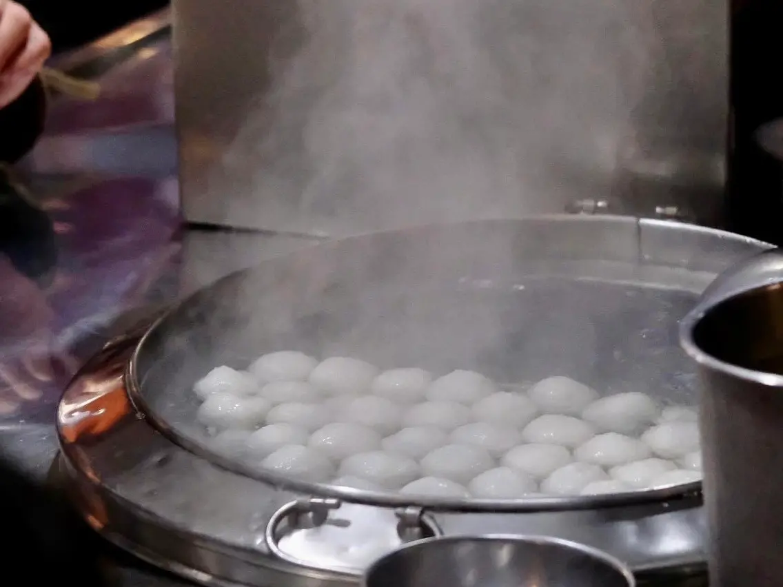▲元宵節必吃的美食就是吃起來軟Q香滑，且讓身體暖呼呼的元宵，本文搜羅全台吃得到元宵的8大名店完整資訊一次看。（圖／記者葉盛耀攝）