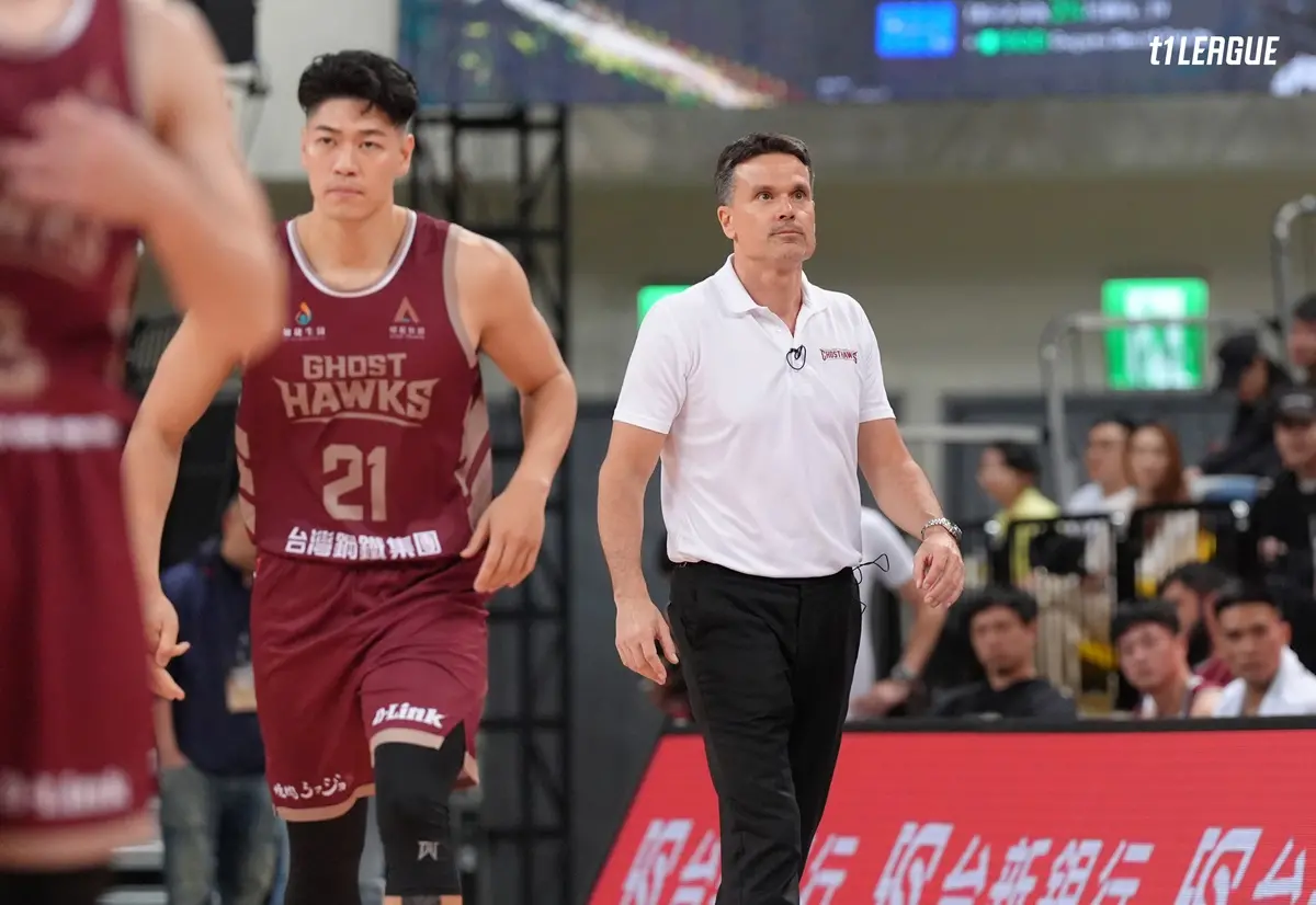 ▲獵鷹輸給戰神苦吞8連敗，獵鷹主帥獵鷹新帥柯納（Raoul Korner）表示，球隊沒有太多時間，需要每一場都去進步。（圖／T1提供）