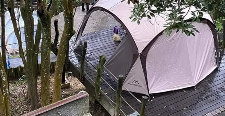 ▲有家長氣憤表示，有情侶竟在露營區內上演活春宮，讓帶著未成年孩子的她無法忍受，直接出聲制止，沒想到結局卻令她更加傻眼。（圖／取自露營公社）