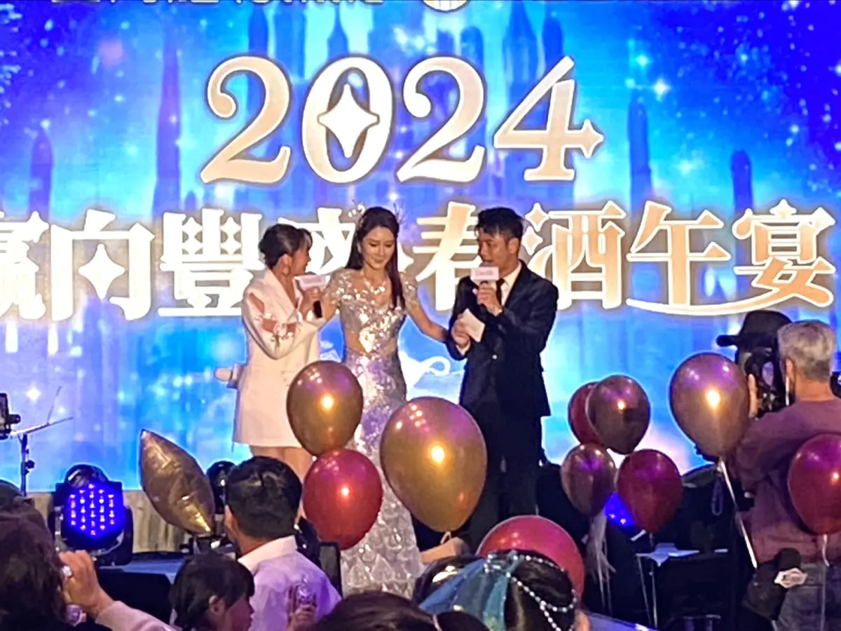 ▲新盛生技iShine今天舉辦贏向豐盛春酒午宴，董事長表揚績優代理商不手軟，霸氣送出千萬大禮。（圖／記者金武鳳攝，2024.2.25)