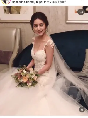 ▲汪小菲新歡Mandy結過婚的照片被翻出。（圖／Dcard）