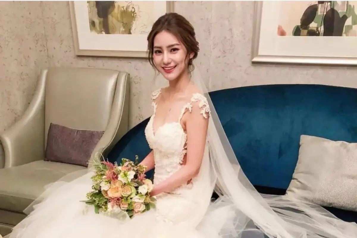 ▲汪小菲新歡Mandy結過婚的照片被挖出，新郎長相帥氣神似敖犬。（圖／Dcard）