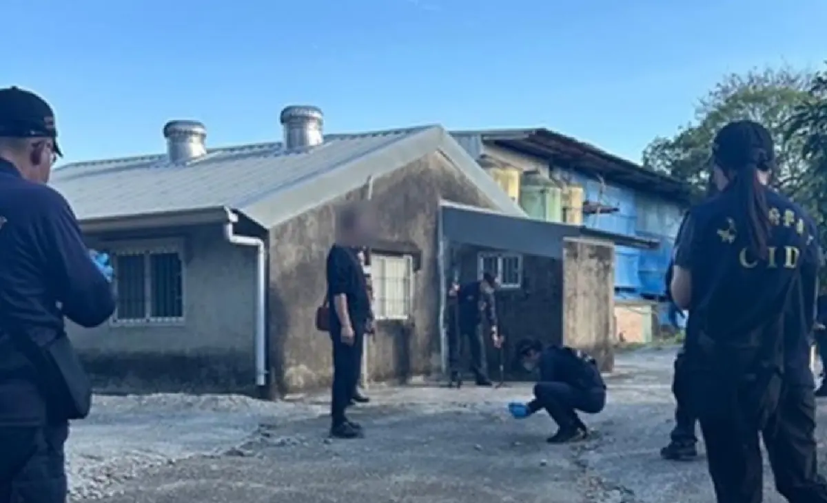 ▲本月8日小年夜，台南左鎮驚傳殺人命案，林姓養雞場老闆疑似與謝姓男員工有勞資糾紛，涉嫌持木棍毆打謝男致死，訊後林男被移送台南地檢署羈押獲准。（圖／翻攝畫面）