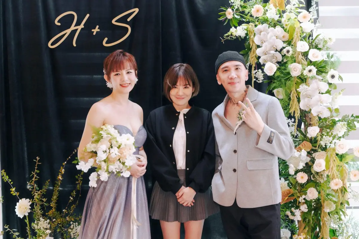 ▲陳沂（中）也有參加作家H的婚禮，而且坐在主桌。對於兩人閃電分手，她發表看法，並透露對陳珮甄第一印象。（圖／陳沂臉書）