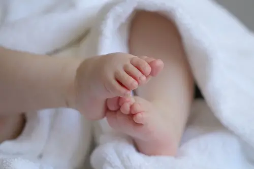 媽懷雙胞胎5個月「診斷手指異常」堅持生！女嬰霸氣1舉動震撼萬人
