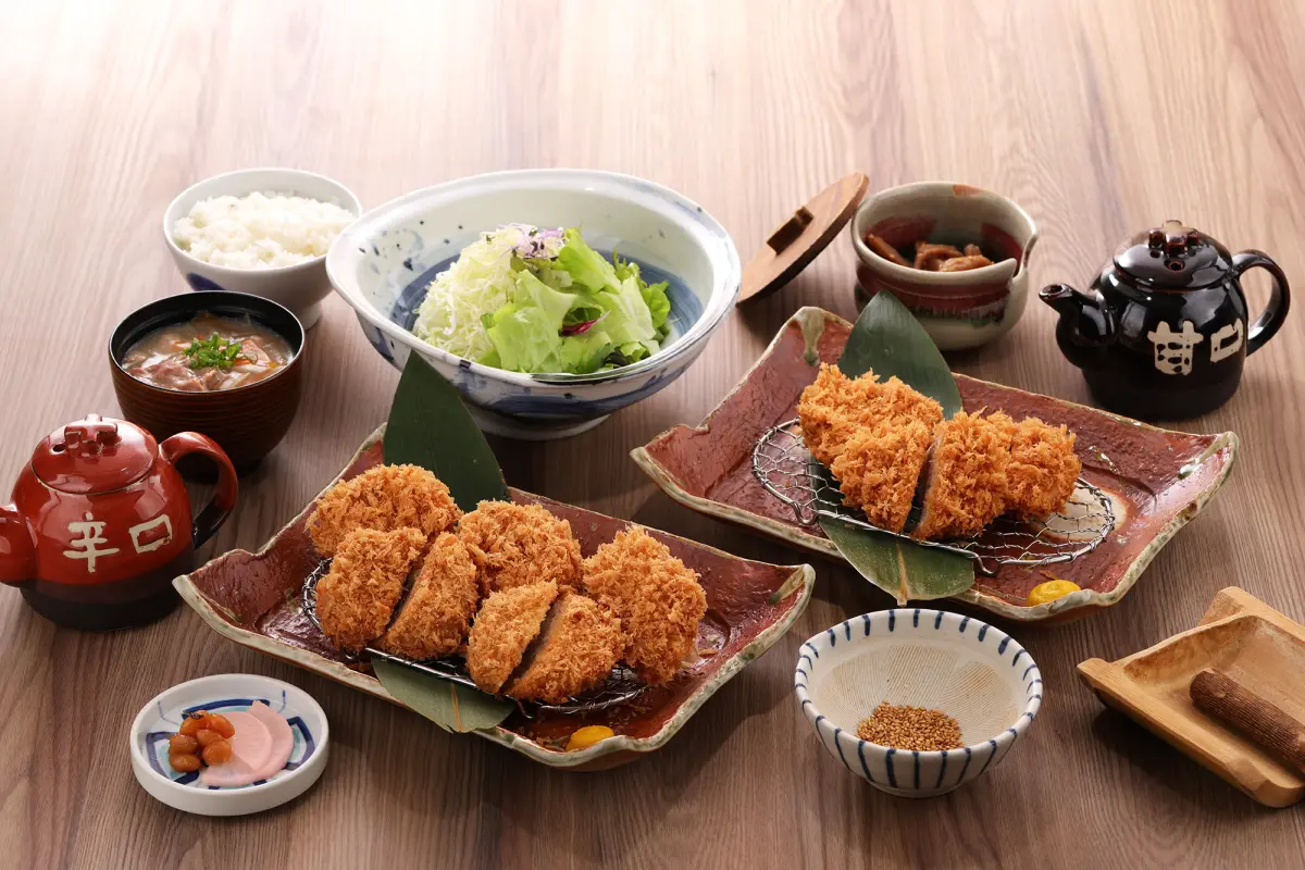 ▲四年一次2月29日，不只壽星有口福，靜岡勝政、伊勢路勝勢肉之日，人人都能「免費吃豬排」。229壽星爽吃王品6大火鍋下殺2.29折專屬優惠，「最低200元」起開鍋。（圖／慕里諾國際餐飲提供）