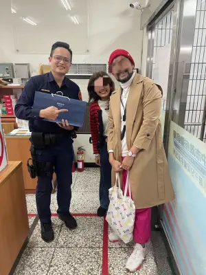 最棒外交 泰夫婦蜜月旅臺丟婚戒 員警助尋回