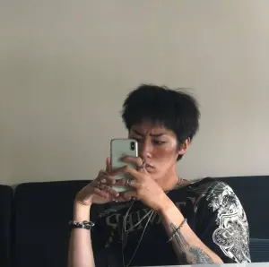 李宰旭第一部作品是《阿爾罕布拉宮的回憶》,劇中他擔任西班牙留學生「馬魯可」一角。(圖/李宰旭IG) ▲李宰旭第一部作品是《阿爾罕布拉宮的回憶》,劇中他擔任西班牙留學生「馬魯可」一角。(圖/李宰旭IG)