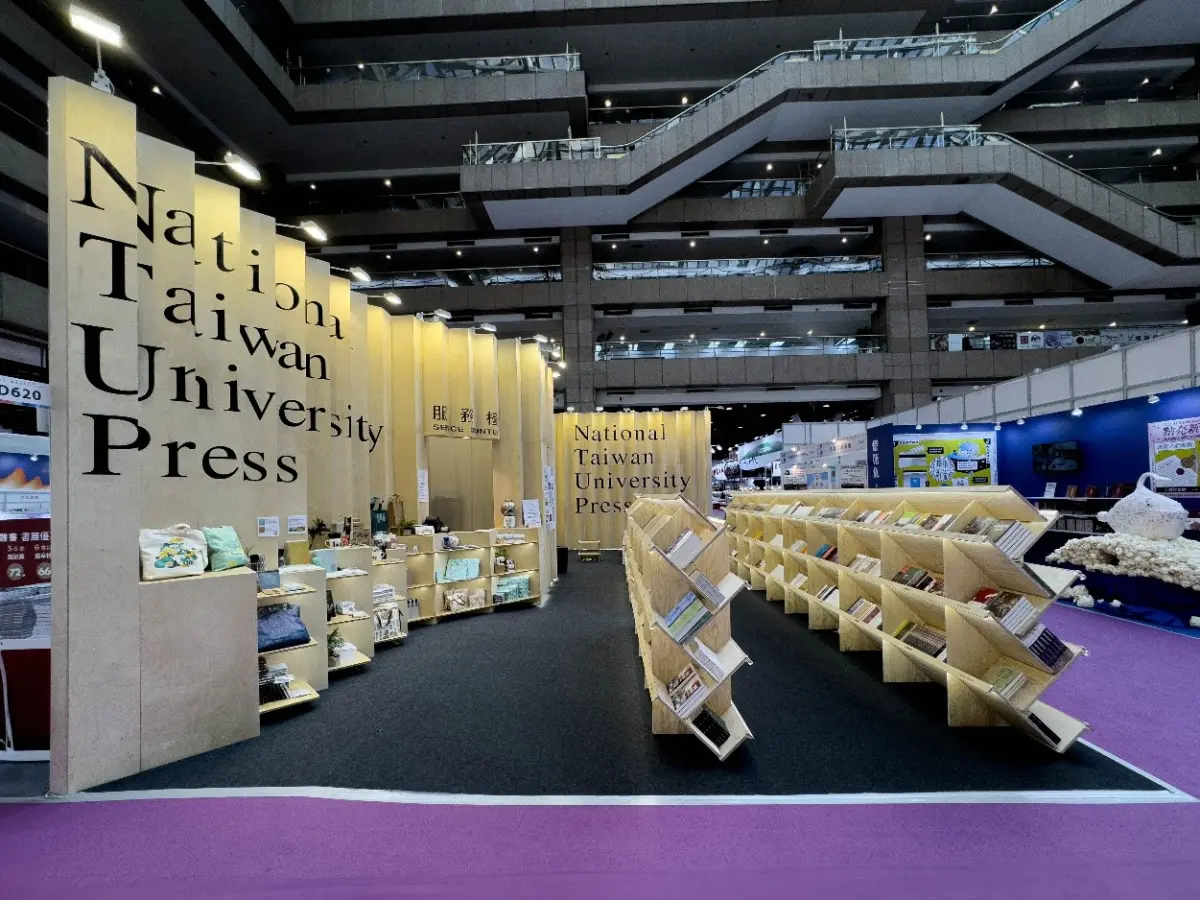 ▲台大出版中心獲得2024台北國際書展最佳展位設計「金獎」。（圖／台大提供）