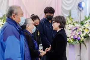 哽咽悼念陳俊翰 蕭美琴:在他身邊我們是如此渺小