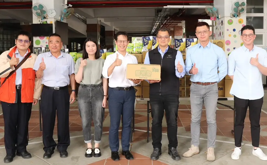 ▲台灣中油公司煉製事業部大林煉油廠送愛到高雄市仁武特殊教育學校，以善盡企業社會責任。(圖／中油煉製事業部大林煉油廠提供)