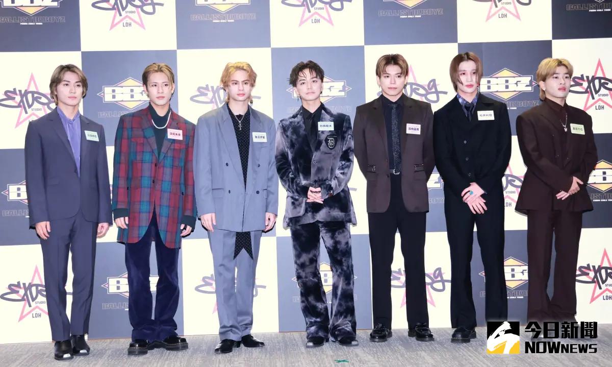 ▲BALLISTIK BOYZ from EXILE TRIBE成員砂田將宏（左起）、深堀未來、海沼流星、日高龍太、加納嘉將、松井利樹、奧田力也相隔4年多來台，將跟師兄AKIRA出發台中會粉絲。（圖／記者吳翊緁攝）