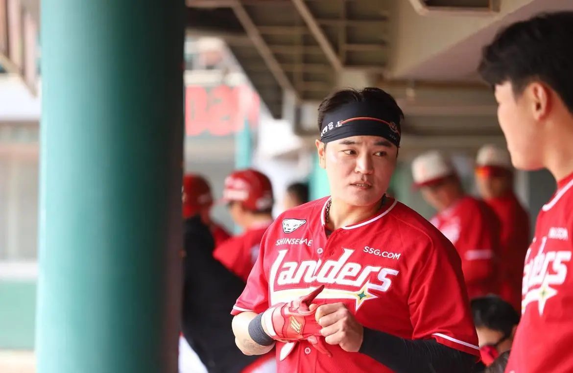 ▲秋信守棒打統一獅古林睿煬，寶刀未老。（圖／取自SSG登陸者隊IG）