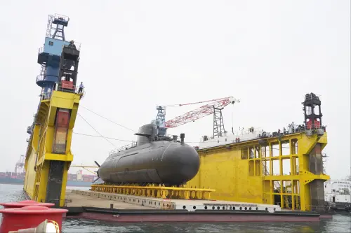圖輯／國造潛艦「海鯤號」泊港測試最後階段　船體全貌首曝光

