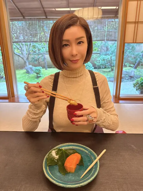 ▲伍詠薇富商丈夫驟逝後,遭外界指控侵吞6億遺產,巨大的壓力使她一度試圖自殺。(圖/翻攝自伍詠薇臉書) ▲伍詠薇富商丈夫驟逝後,遭外界指控侵吞相當於6億多台幣的遺產,巨大的壓力使她一度試圖自殺。(圖/翻攝自伍詠薇臉書)