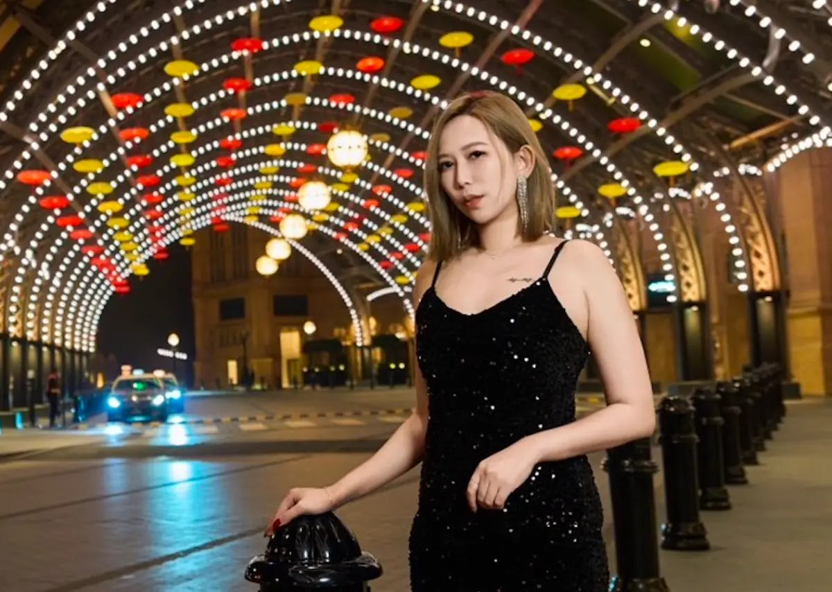 ▲瑪菲司前進全世界第4大鑽石產場直播賣鑽石，光是2小時就賣了5700顆鑽石，賺進6000萬。（圖／HaloMavis國際連線提供）