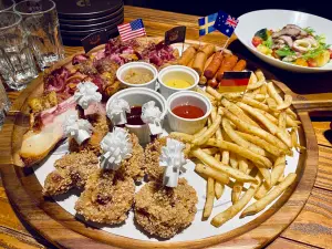 229元爽吃金色三麥大拼盤!TGI FRIDAYS、德州牛排「買一送一」 ▲金色三麥2/28精釀啤酒28元!2/29爽吃大拼盤229元。(圖/記者蕭涵云攝)