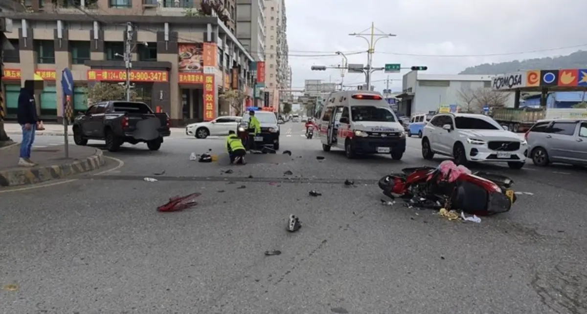 ▲呂男當場失去呼吸心跳，警消獲報時立即趕赴現場將人送醫，經急救仍傷重不治，詳細事故原因仍待調查釐清。（圖／翻攝畫面）