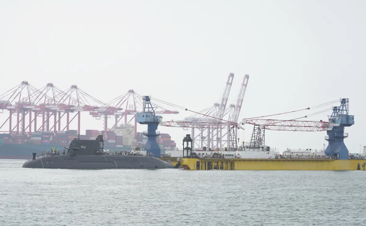 ▲潛艦國造原型艦「海鯤號」原本預定4月可進入海上測試（SAT），但卻傳出泊港測試（HAT）進度似不如預期順利。(資料照／台灣國際造船公司提供)