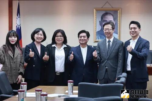 ▲內政委員會兩席召委由無黨籍高金素梅和民進黨吳琪銘(右三)當選。(圖/記者政勳攝 , 2024.02.29) ▲內政委員會兩席召委由無黨籍高金素梅和民進黨吳琪銘(右三)當選。(圖/記者政勳攝 , 2024.02.29)