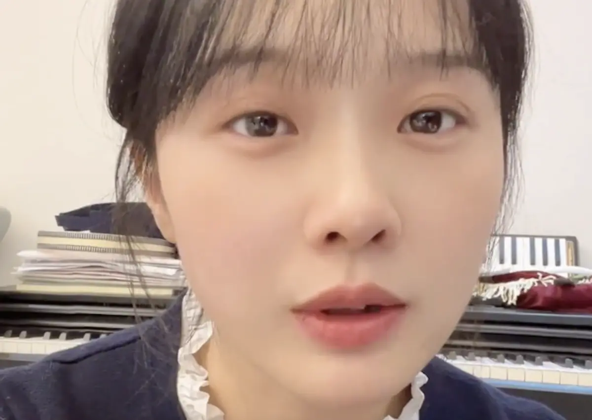 ▲挖呀挖老師近日遭陸網造謠離職下海，她除了報警處理，也緊急拍片出面回應，近況隨之曝光。（圖／翻攝自抖音）