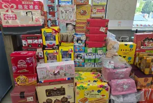 ▲不少人苦等7-11禮盒打折,終於在元宵節之後,陸續有門市開始推出優惠,引起網友熱烈討論。(圖/7-11全家各超商分享區) ▲不少人苦等7-11禮盒打折,終於在元宵節之後,陸續有門市開始推出優惠,引起網友熱烈討論。(圖/7-11全家各超商分享區)
