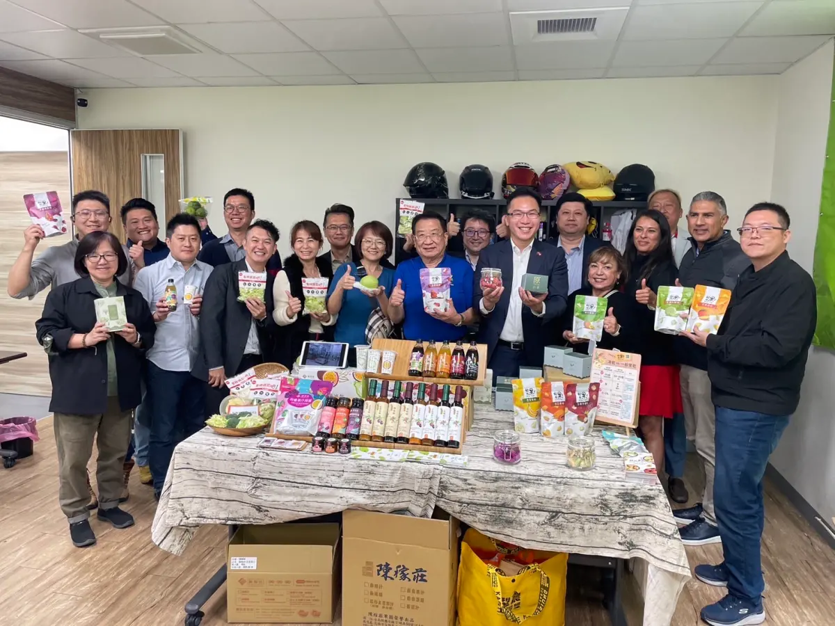 ▲身兼議會國民外交促進會會長的市議員林智鴻全程陪同希望加州West Covina兩日的參訪行程，將高雄的高品質農漁產品行銷推廣到國際，促進高雄海外市場發展讓台灣好品質被世界看見。(圖／市議員林智鴻辦公室提供）