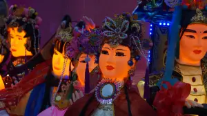 ▲2024台北燈節位在中山堂的「眾神(龍)保庇」燈組,其中一尊人偶被民眾戲稱長得像台中市長盧秀燕。(圖/記者呂炯昌攝) ▲2024台北燈節位在中山堂的「眾神(龍)保庇」燈組,其中一尊人偶被民眾戲稱長得像台中市長盧秀燕。(圖/記者呂炯昌攝)