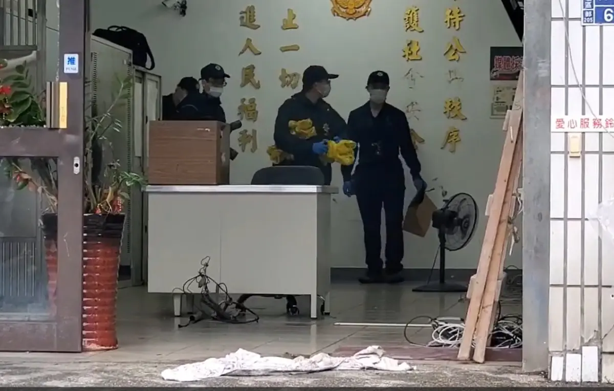 ▲基隆八堵派出所警員蘇昱鴻在派出所值勤時，被簡姓男子駕駛偷來的貨車直接撞死，事件引發全台譁然。簡母表示，如果被害人家屬願意接受，自己想去當面致歉。（圖／民眾提供）