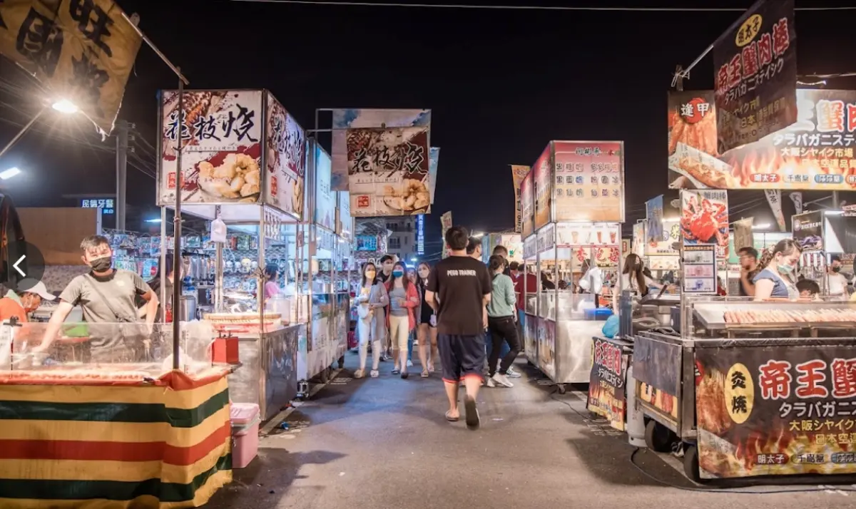 ▲台南花園夜市是相當著名的觀光夜市，不少外地遊客到台南玩一定會安排其行程。（圖/台南花園夜市Google評論）