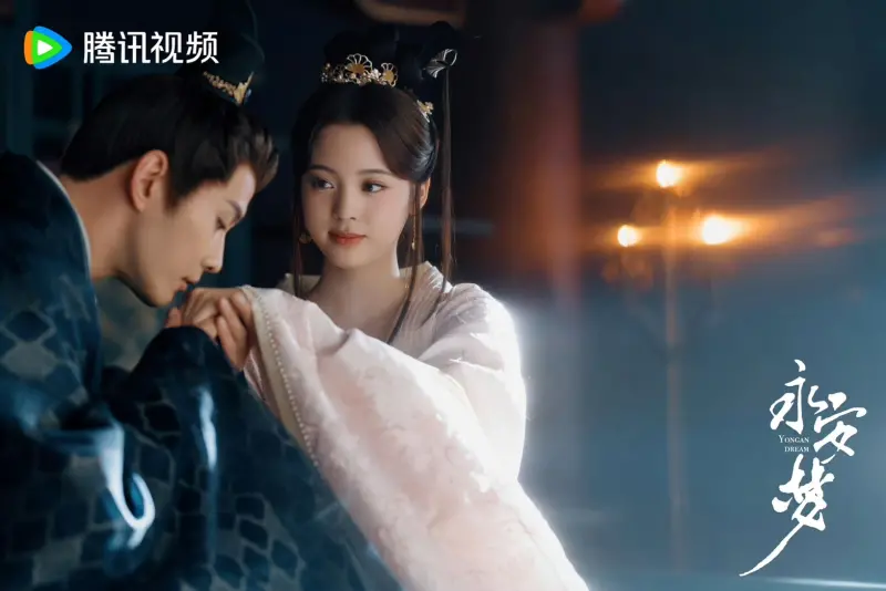 ▲歐陽娜娜(右)扮作長安第一美人與徐正溪搭檔在《永安夢》演出。(圖/翻攝《永安夢》微博)