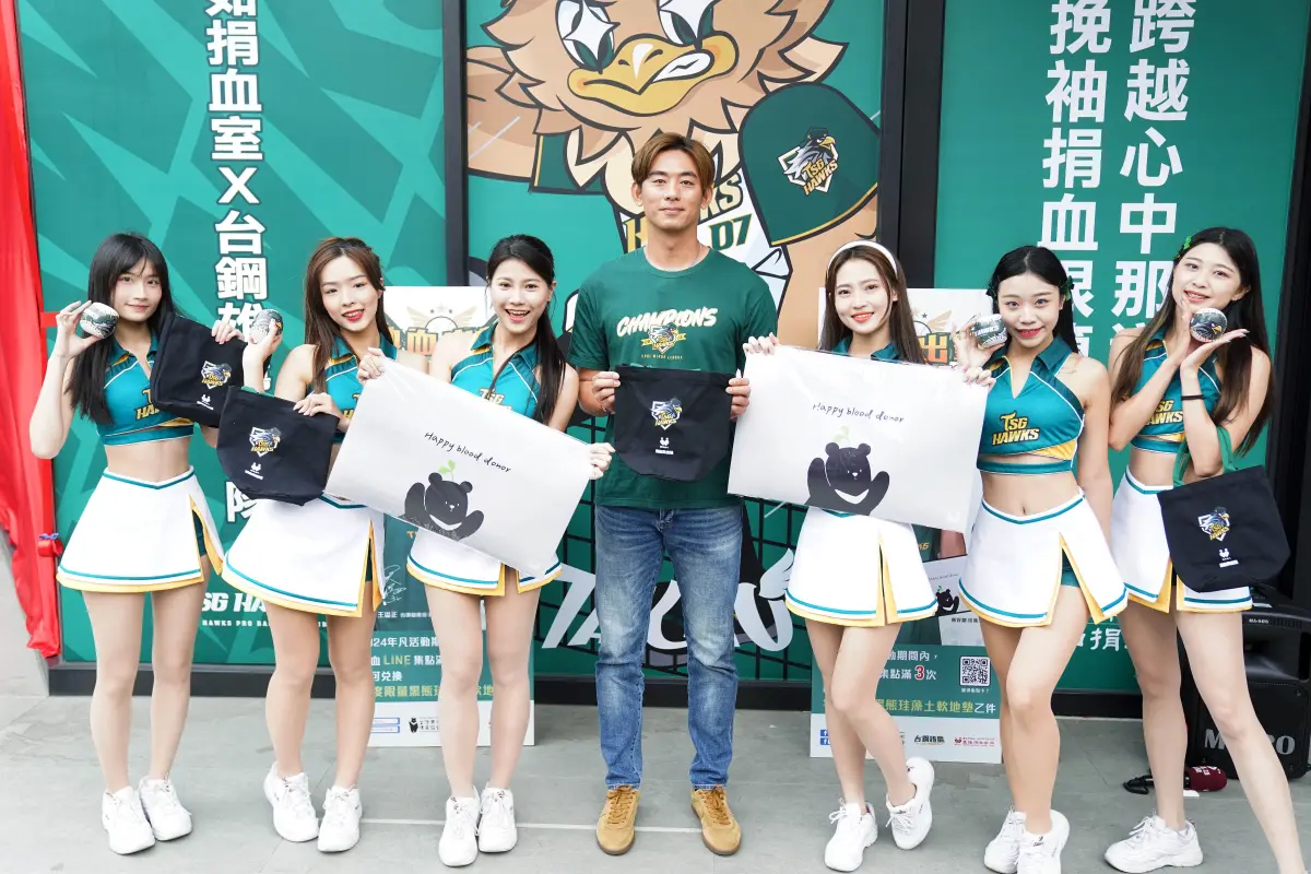 ▲台鋼雄鷹推出首創職棒主題捐血室，最怕打針的王溢正被邀請擔任捐血大使。（圖／台鋼雄鷹提供）