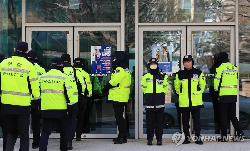 結束罷工最後期限已過！韓國警大舉搜查醫協幹部　醫協嗆繼續抗爭