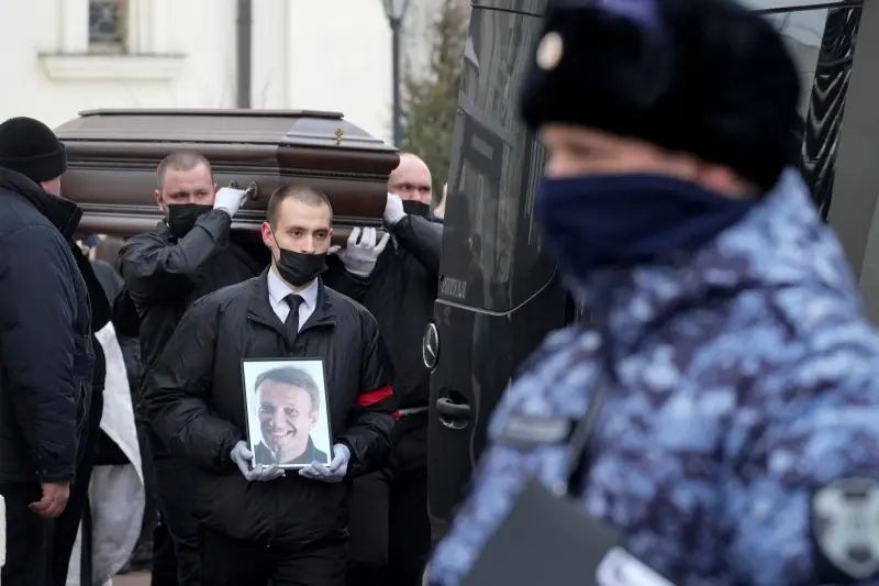 ▲人權組織聲稱，參加反對派領袖納瓦尼（Alexei Navalny）葬禮的俄國民眾，至少67人被捕。（圖／美聯社／達志影像）