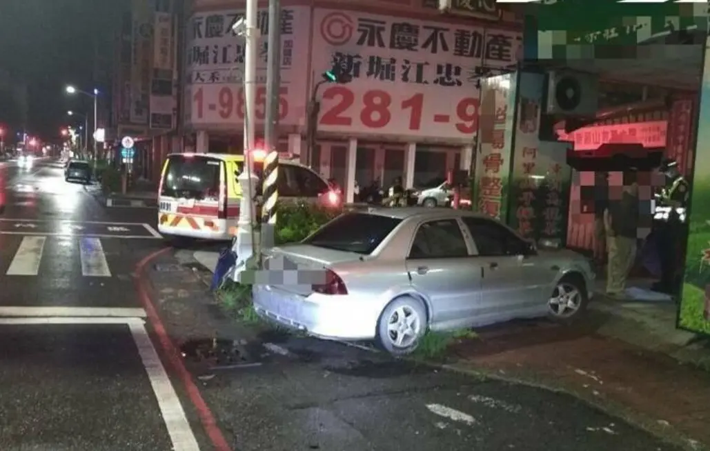 ▲高雄劉姓男子，因不滿葉姓女友遲到，憤怒之下情緒失控，直接倒車先衝撞女友，之後再開車將其輾壓，法院依殺人未遂罪，判處有期徒刑6年。（圖／翻攝畫面）