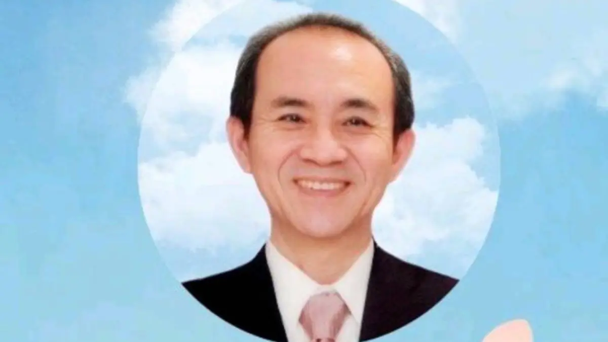 ▲小S的公公許慶祥（左）因心肌梗塞逝世，靈堂將設在龍巖台北會館，且無公祭儀式，遺照也曝光了。（圖／許雅鈞提供）