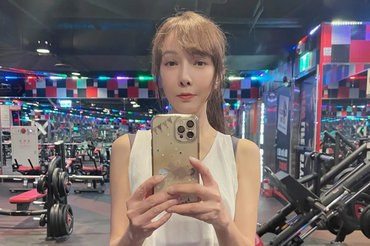 ▲胡文英停車2小時費用高達9400元，求助警察也沒用，過來人分享一招解決。（圖／胡文英臉書）