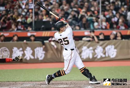 ▲日職讀賣巨人主砲岡本和真合約價碼約落在7850萬美元，與村上宗隆價碼相差一倍以上。（圖／記者葉政勳攝）