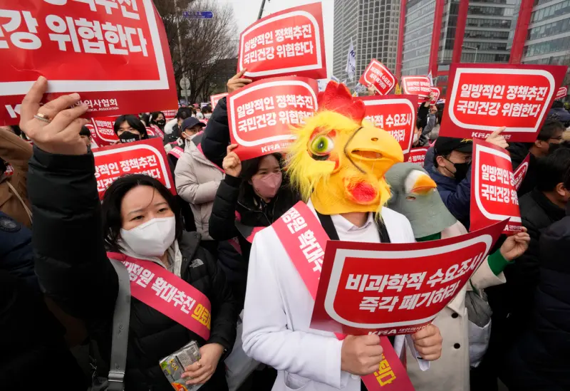 首爾街頭數千名醫師抗議！韓政府仍欲設立委員會強行推動醫改