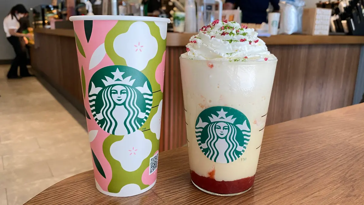 ▲2024歡慶26週年星巴克優惠大放送！3月28日至3月29日連續2天，出示任一證件有「2、6」兩個數字，直接「買一送一」不用抽數位體驗，規則公開根本隨便拿都中獎。（圖／記者蕭涵云攝）