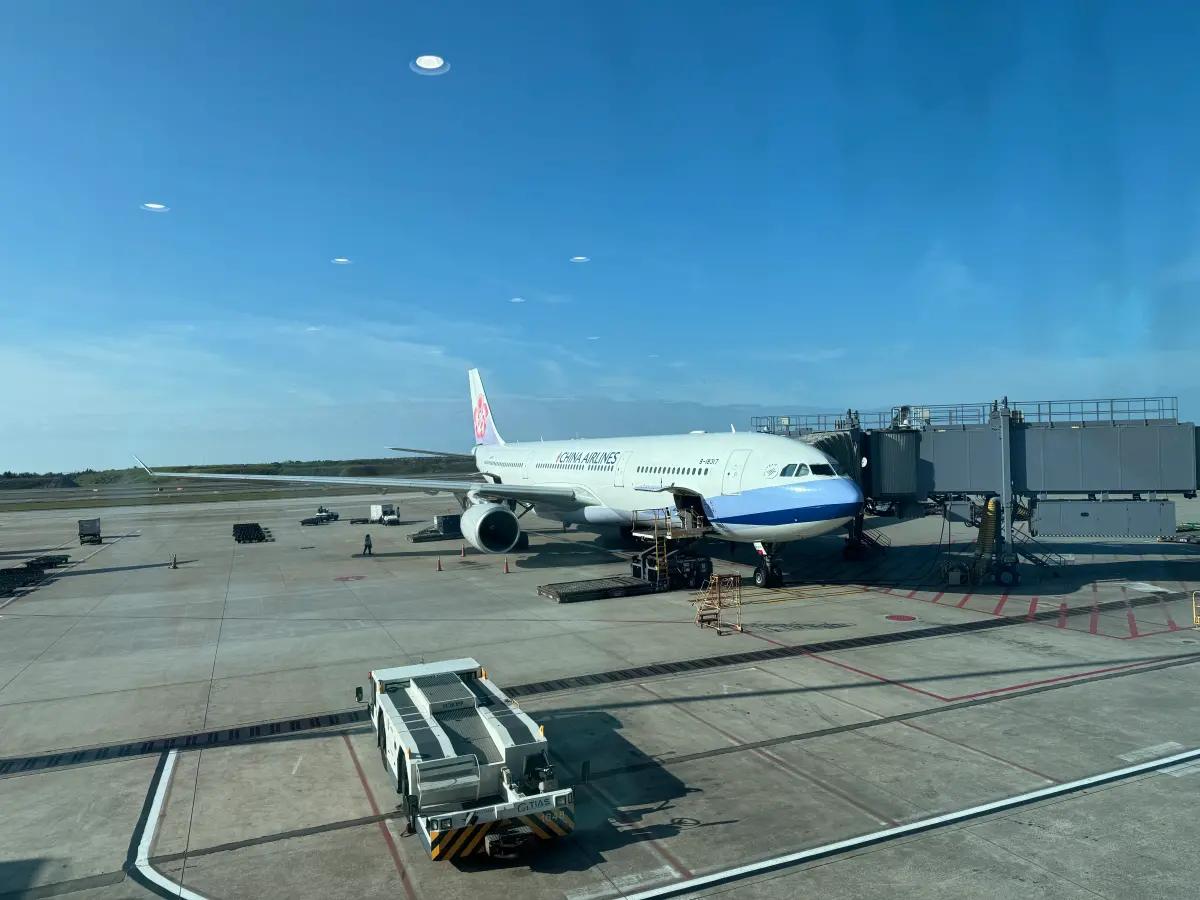 ▲桃園機場南跑道昨天起歲修，導致起飛或降落班機大延誤，學者建議未來「再更早公告」。（圖／記者鍾怡婷攝）