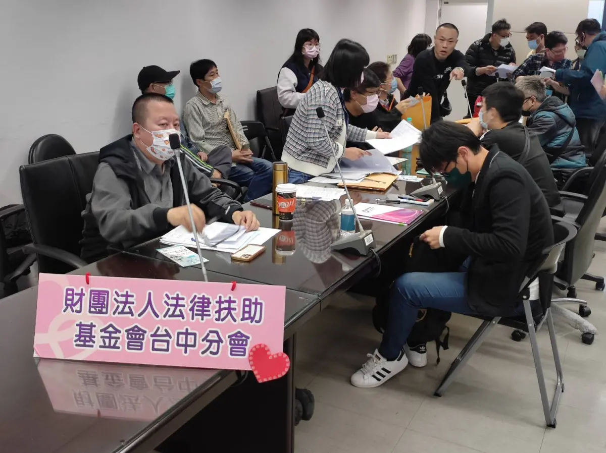 ▲捷順交通停駛積欠薪資、資遣費，法律扶助基會以專案方式至市府受理案件(圖／張芬郁提供2024.3.4)