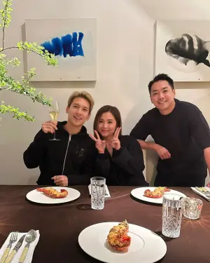 ▲周子駒(右起)親自下廚招待老友阿Sa與關智斌。(圖/周子駒 Instagram) ▲周子駒(右起)親自下廚招待老友阿Sa與關智斌。(圖/周子駒 Instagram)