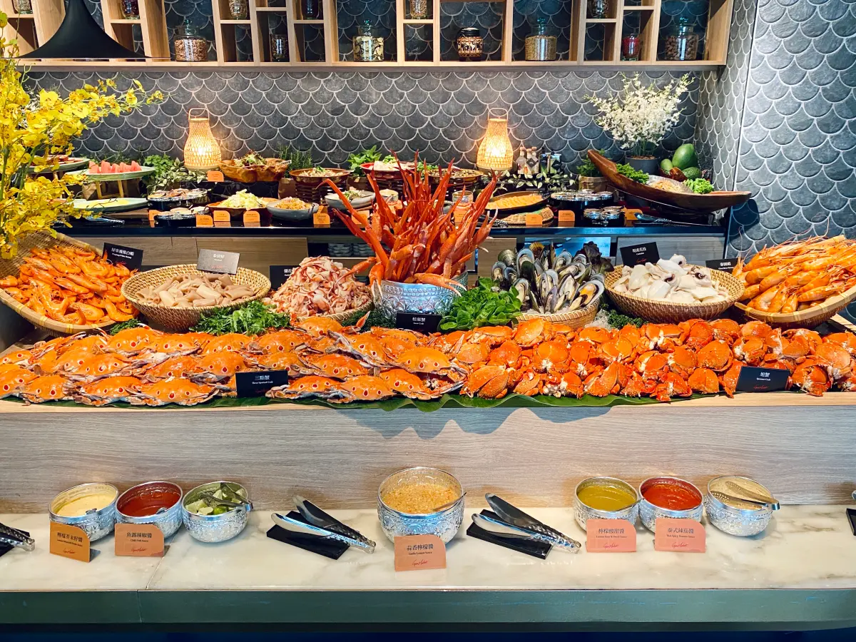▲buffet餐廳種類眾多，有日式、泰式、港式等，各種料理選擇成為許多人相約親朋好友聚餐的首選之地，但你聽過buffet提供生魚片卻不給醬油、芥末的嗎？（圖／記者蕭涵云攝）