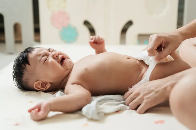 ▲根據BabyHome合作護理師提醒，這些寶寶換穿尿布時的小跡象，代表「尿布不適症」已上身，若忽略不處理恐釀大問題！（圖／Shutterstock）