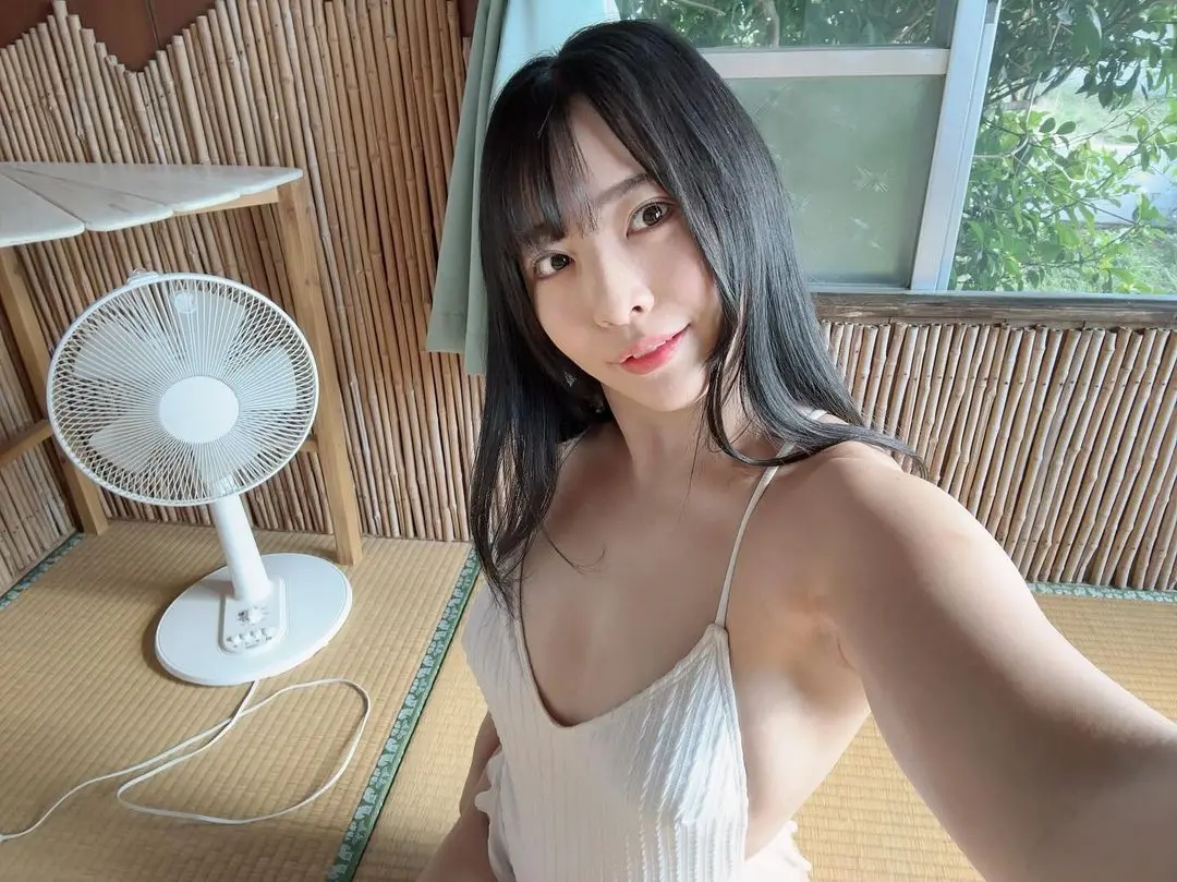 ▲28歲的AV女優與田美咲曾經當過警察，當警察時因常遭受民眾辱罵，又聽說同期生壓力過大舉槍自戕，因此決定離職。（圖／翻攝自與田美咲IG）